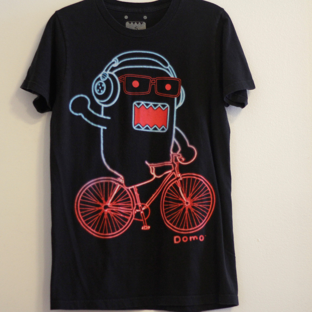 DOMO Graphic T-Shirt Size s Glow in the dark DOMO